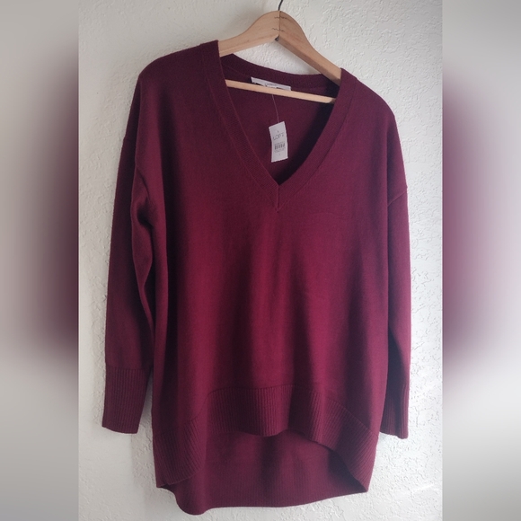 LOFT Oversized Slouchy V neck Sweater - Picture 3 of 6